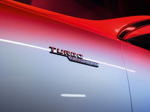 TURBO ELECTRIFIED badge on the front wings (C 43 4MATIC)