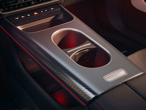 Two-tiered centre console with new trim design