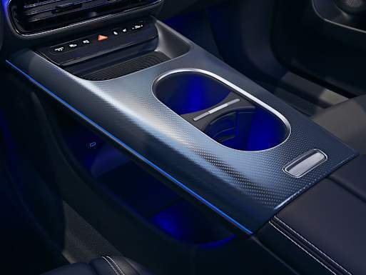 Two-tiered centre console with updated trim design