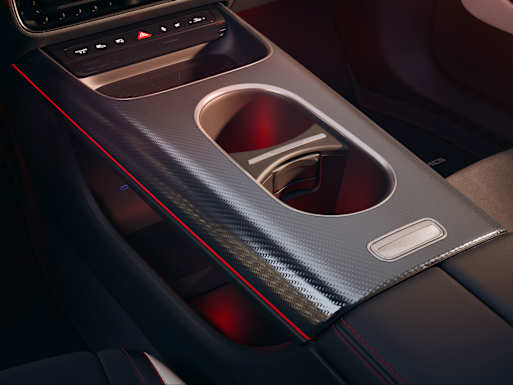 Two-tiered centre console and new trim design