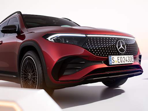 Radiator grille with Mercedes-Benz pattern