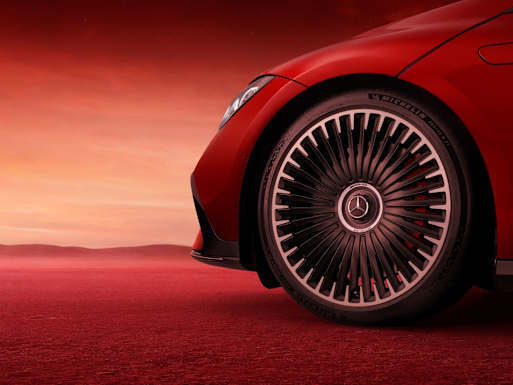53.3 cm (21-inch) AMG multi-spoke light-alloy wheels
