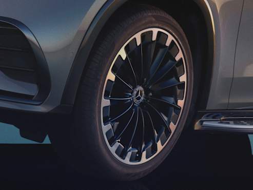 Light-alloy wheels from 50.8 cm (20-inch) to 55.9 cm (22-inch)