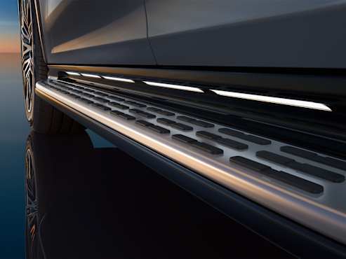 Illuminated running boards in aluminium-look with rubber studs