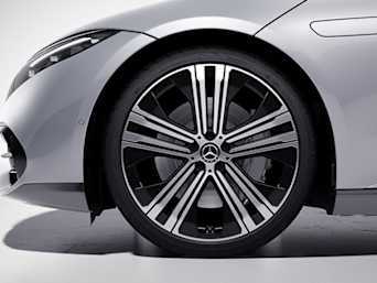55.9 cm (22-inch) 5-twin-spoke light-alloy wheels