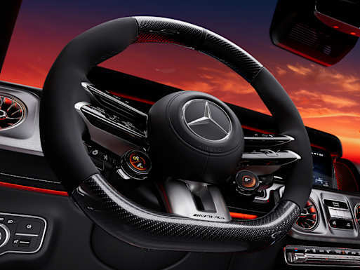 AMG Performance steering wheel in carbon-fibre design / MICROCUT microfibre with AMG buttons