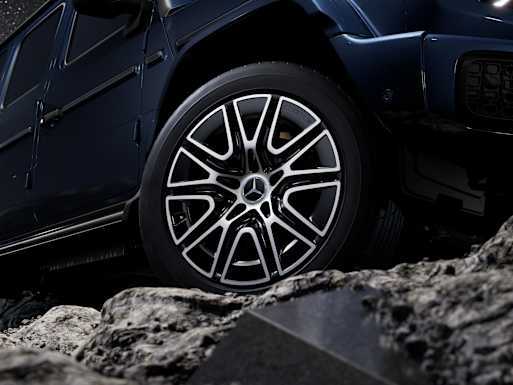 50,8 cm (20'') AMG 5-twin-spoke light-alloy wheels