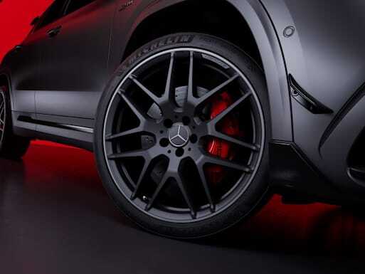 Red brake callipers (GLA 45 S 4MATIC+)