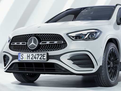 Front with diamond grille with pins in chrome and MULTIBEAM LED