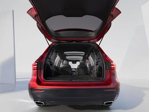 Large, variable load compartment