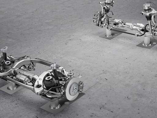 AIRMATIC with intelligent suspension control and Digital Extras