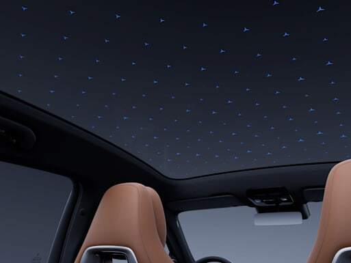 Illuminated pattern in the panoramic roof