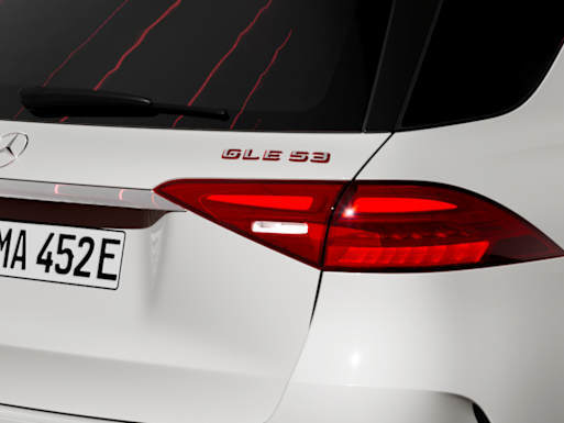 Red-trimmed model designation on the tailgate (GLE 53 HYBRID 4MATIC+)