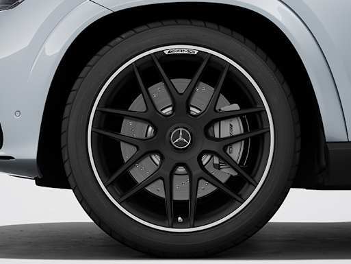 55.9 cm (22-inch) AMG cross-spoke forged wheels