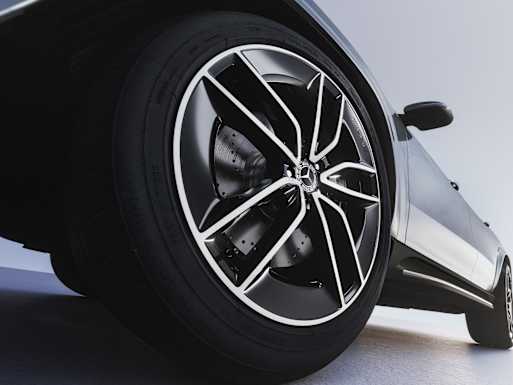 Light-alloy wheels up to 55.9 cm (22-inch) in size