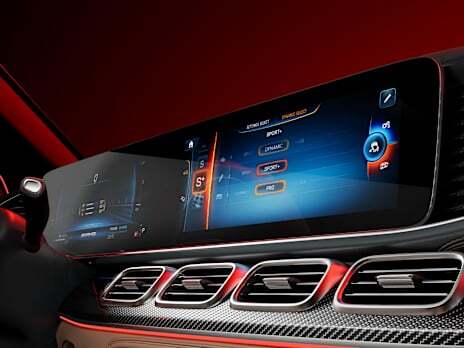 Widescreen cockpit with AMG-specific display designs