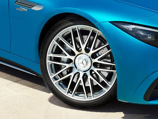 53.3 cm (21-inch) AMG forged wheels in 5-twin-spoke design (SL 43)