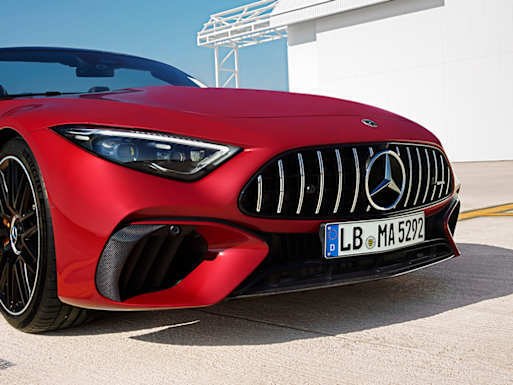 AMG-specific radiator grille and DIGITAL LIGHT (SL 55 & 63 4MATIC+)