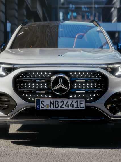 Panel with illuminated Mercedes-Benz pattern
