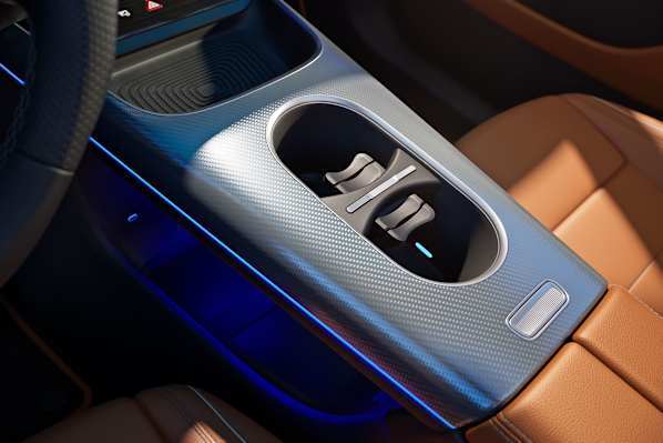 Two-tiered centre console